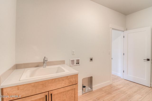 404 N 90th Ave, Yakima, WA 98908