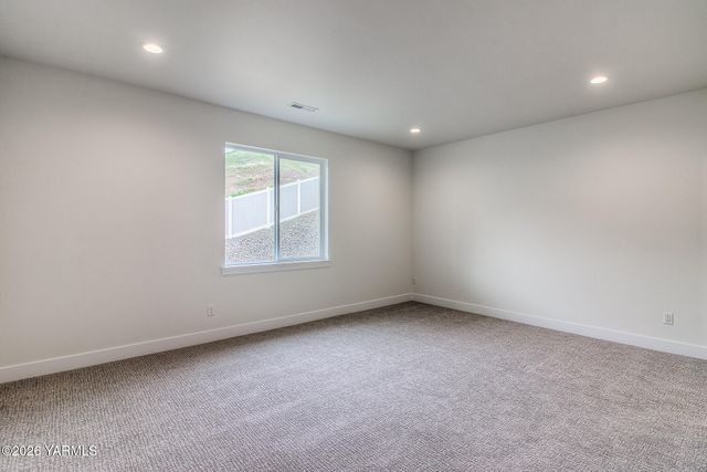 404 N 90th Ave, Yakima, WA 98908