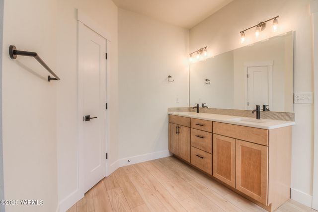 404 N 90th Ave, Yakima, WA 98908