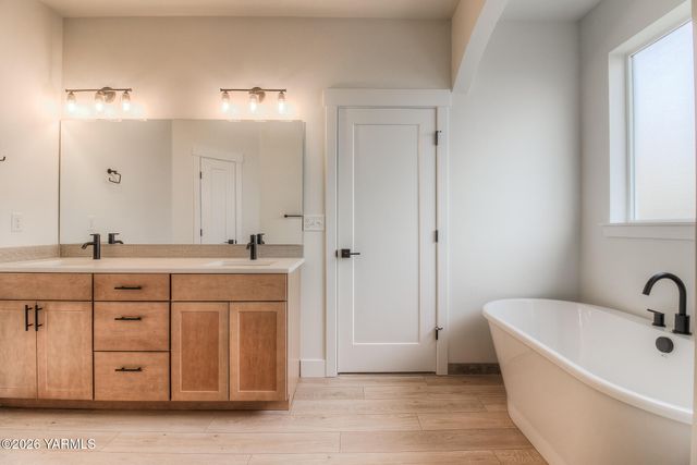 404 N 90th Ave, Yakima, WA 98908