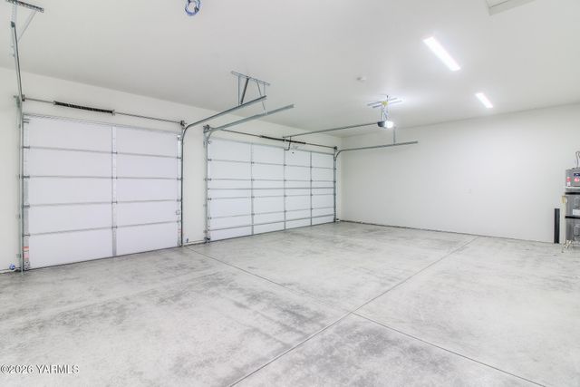 404 N 90th Ave, Yakima, WA 98908