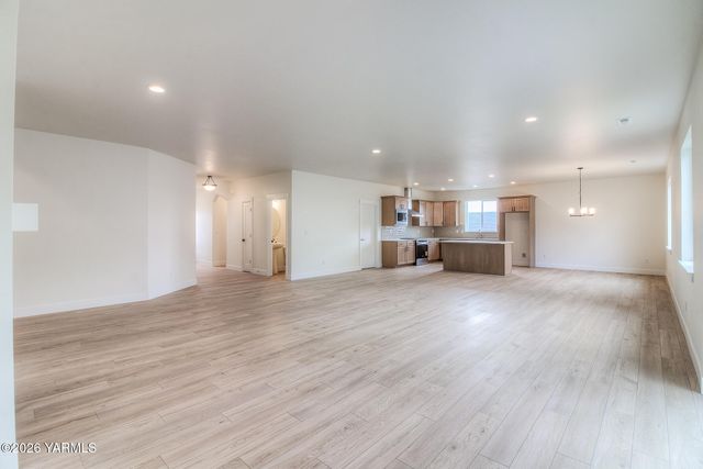 404 N 90th Ave, Yakima, WA 98908