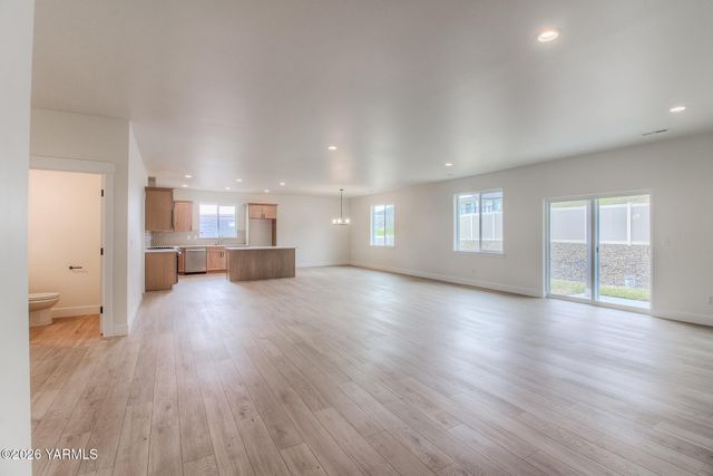 404 N 90th Ave, Yakima, WA 98908