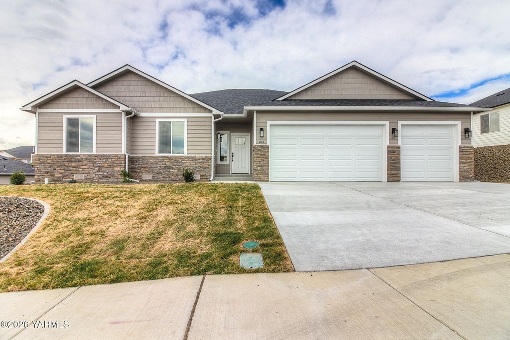 404 N 90th Ave, Yakima, WA 98908