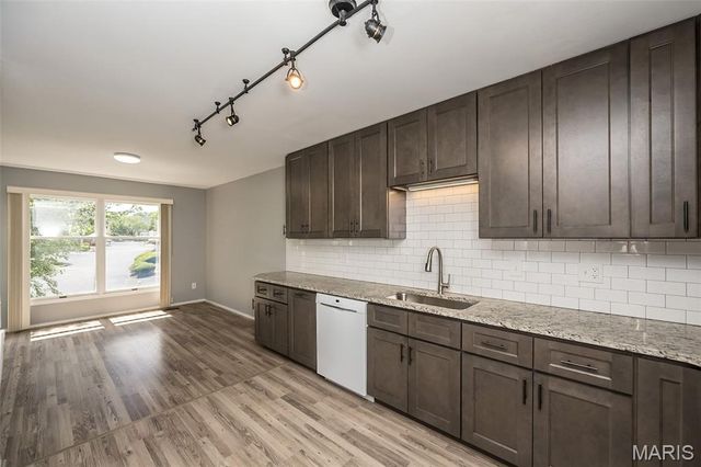 2237 Ole Castle Court, Chesterfield, MO 63017