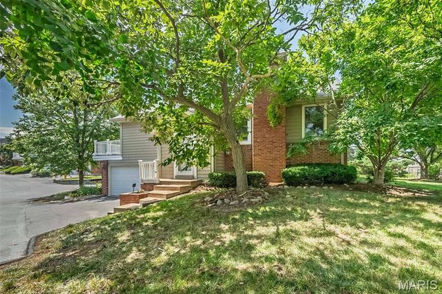 2237 Ole Castle Court, Chesterfield, MO 63017