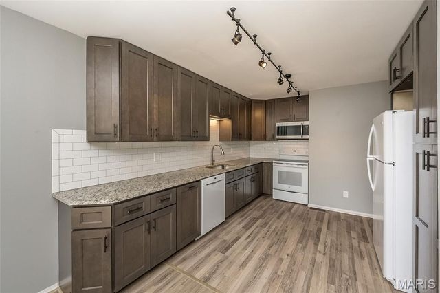 2237 Ole Castle Court, Chesterfield, MO 63017
