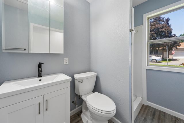 707 S 12th Avenue W, Newton, IA 50208