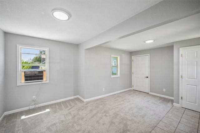 707 S 12th Avenue W, Newton, IA 50208