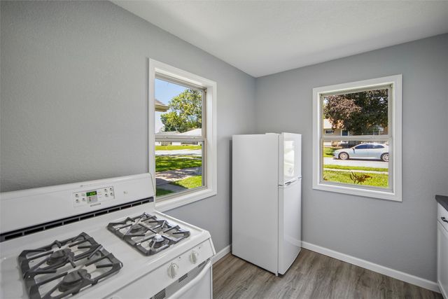 707 S 12th Avenue W, Newton, IA 50208