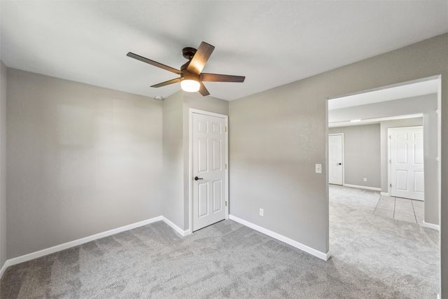 707 S 12th Avenue W, Newton, IA 50208