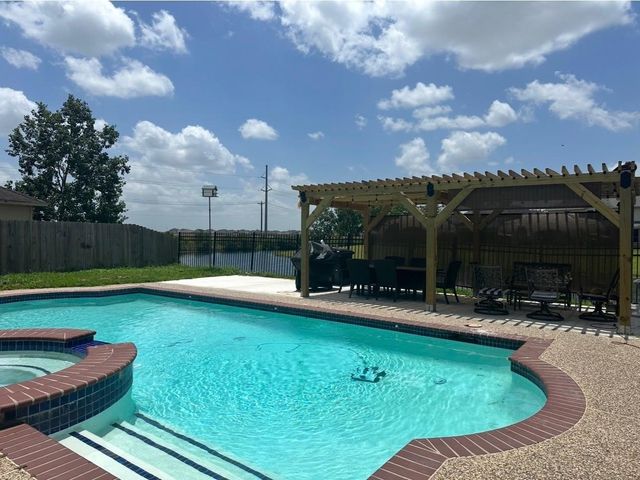 2006 Pebble Lane, Friendswood, TX 77546