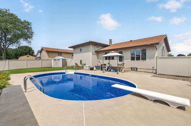 9838 Redbud Road, Munster, IN 46321