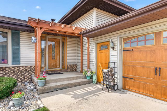 9838 Redbud Road, Munster, IN 46321