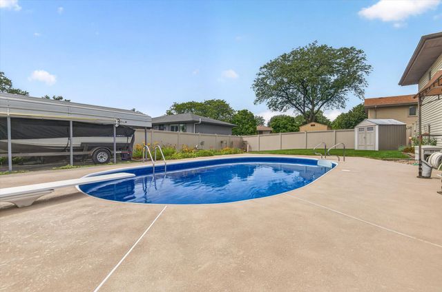 9838 Redbud Road, Munster, IN 46321