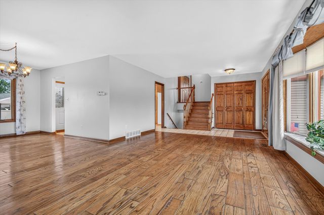 9838 Redbud Road, Munster, IN 46321