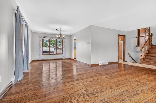 9838 Redbud Road, Munster, IN 46321