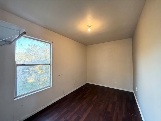 1633 Marguerite St, Corpus Christi, TX 78401