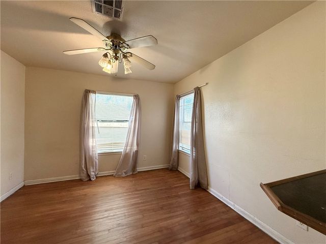 1633 Marguerite St, Corpus Christi, TX 78401