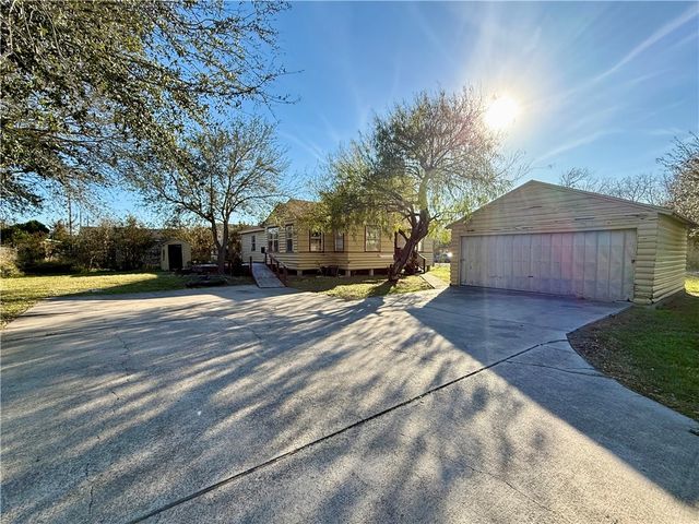 1633 Marguerite St, Corpus Christi, TX 78401