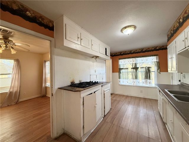 1633 Marguerite St, Corpus Christi, TX 78401