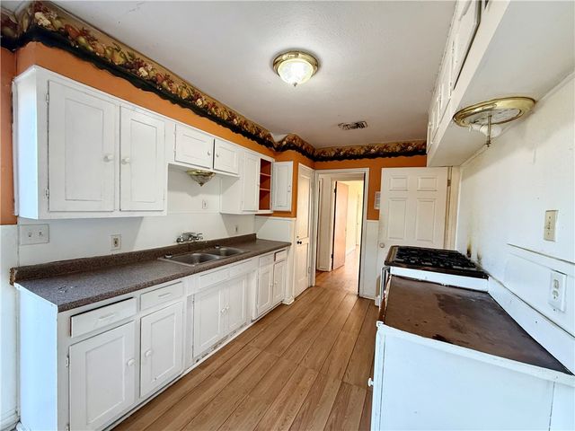 1633 Marguerite St, Corpus Christi, TX 78401