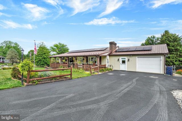 1926 CEDAR DR, Spring Grove, PA 17362