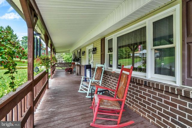 1926 CEDAR DR, Spring Grove, PA 17362