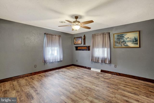 1926 CEDAR DR, Spring Grove, PA 17362