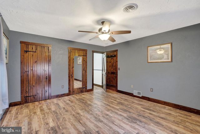 1926 CEDAR DR, Spring Grove, PA 17362