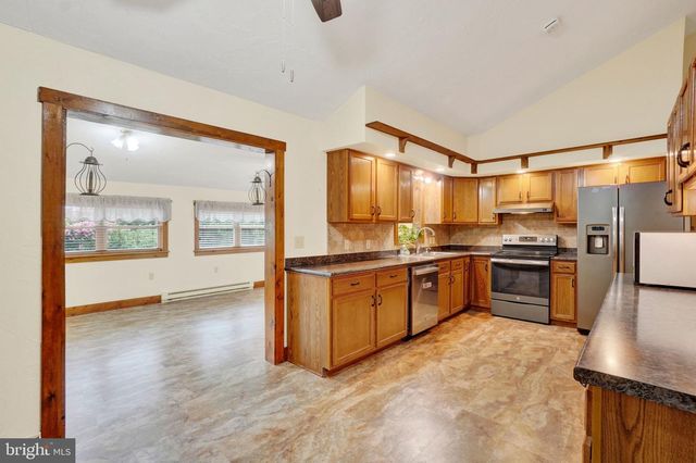 1926 CEDAR DR, Spring Grove, PA 17362