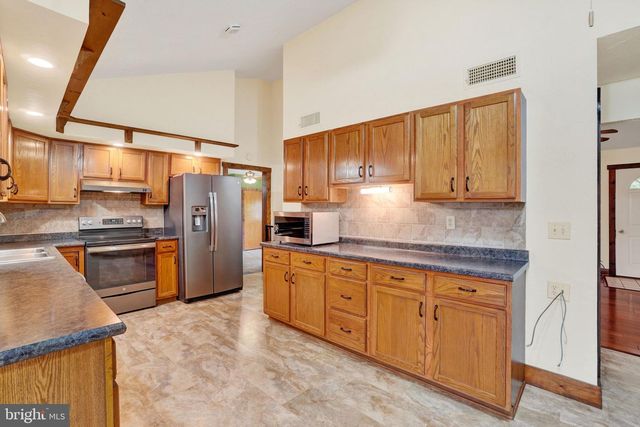 1926 CEDAR DR, Spring Grove, PA 17362
