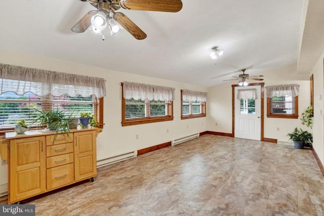 1926 CEDAR DR, Spring Grove, PA 17362