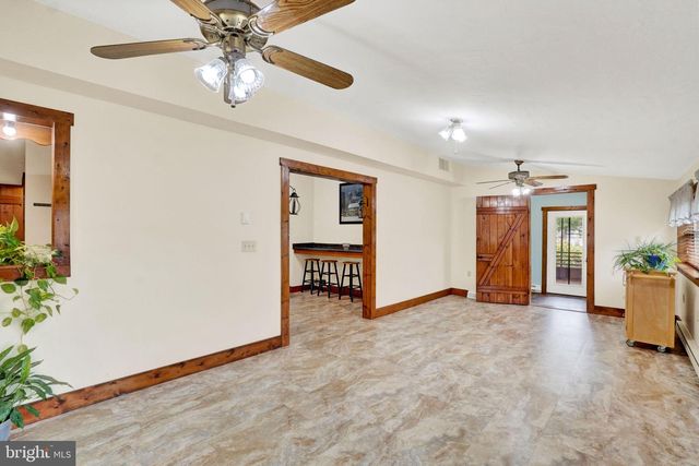1926 CEDAR DR, Spring Grove, PA 17362
