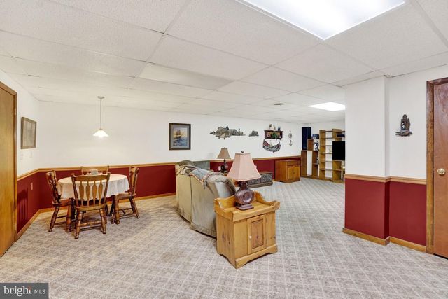 1926 CEDAR DR, Spring Grove, PA 17362