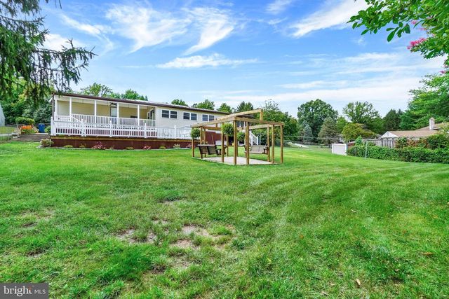 1926 CEDAR DR, Spring Grove, PA 17362
