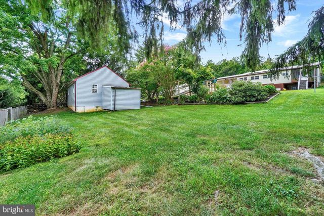 1926 CEDAR DR, Spring Grove, PA 17362