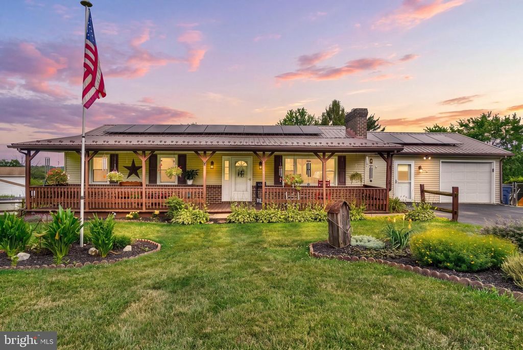 1926 CEDAR DR, Spring Grove, PA 17362
