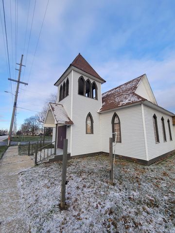 403 E Indiana Avenue, Kouts, IN 46347