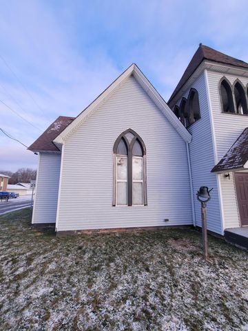 403 E Indiana Avenue, Kouts, IN 46347