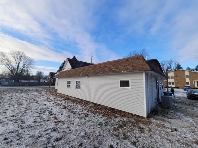 403 E Indiana Avenue, Kouts, IN 46347