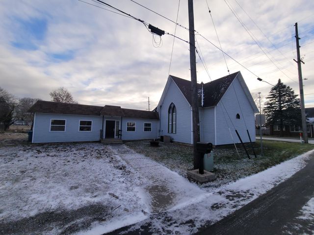 403 E Indiana Avenue, Kouts, IN 46347