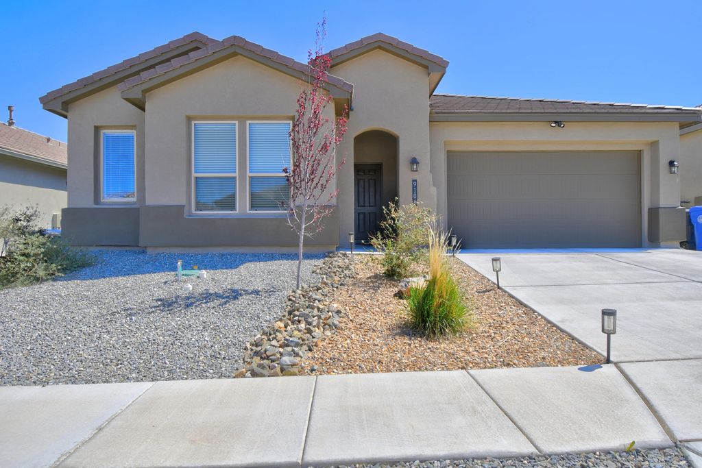 9104 CAMBRILS Drive NW, Albuquerque, NM 87114