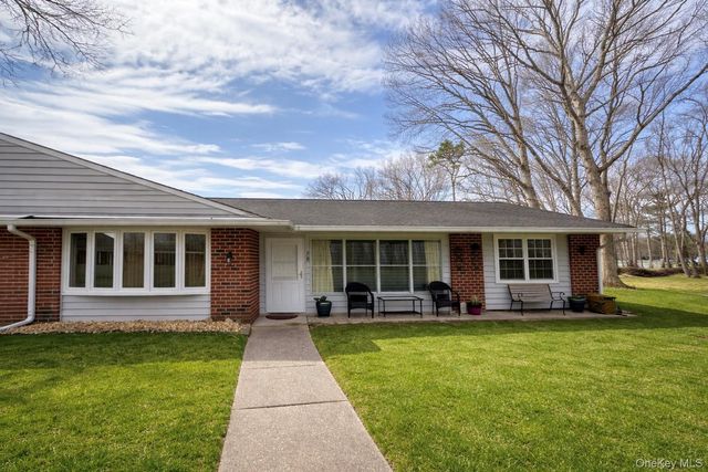 9 Guilford Court B, Ridge, NY 11961