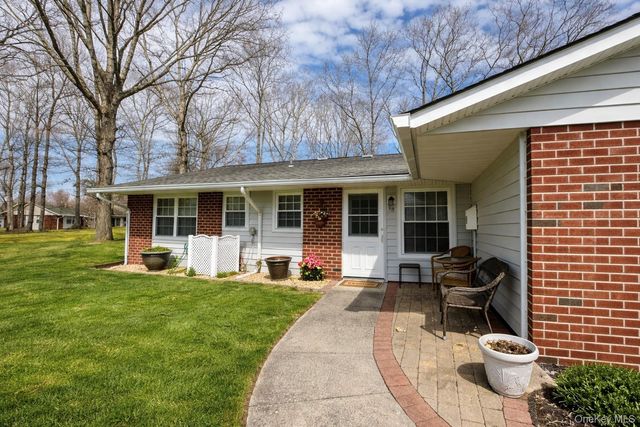 9 Guilford Court B, Ridge, NY 11961