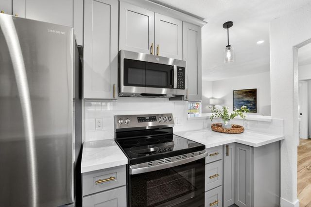 4001 58th St, Sacramento, CA 95820