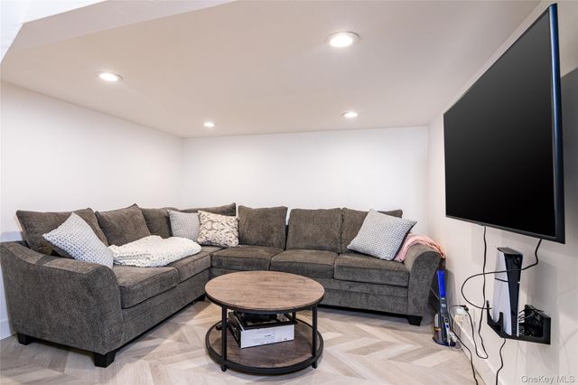 17 Armell Street, Huntington Station, NY 11746