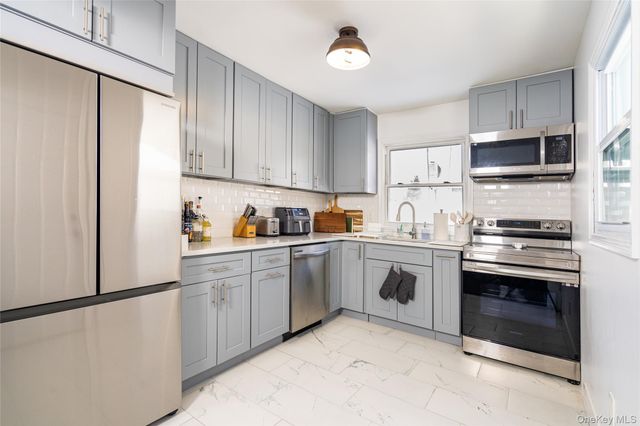 17 Armell Street, Huntington Station, NY 11746