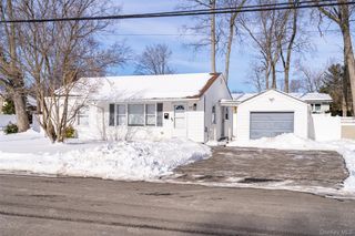 17 Armell Street, Huntington Station, NY 11746