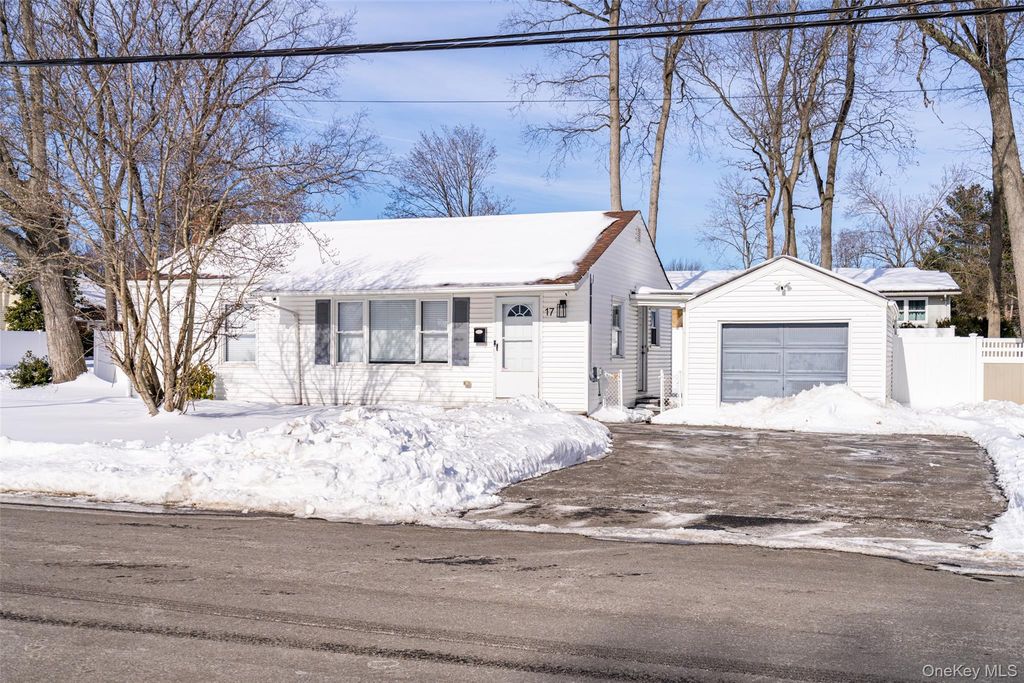 17 Armell Street, Huntington Station, NY 11746